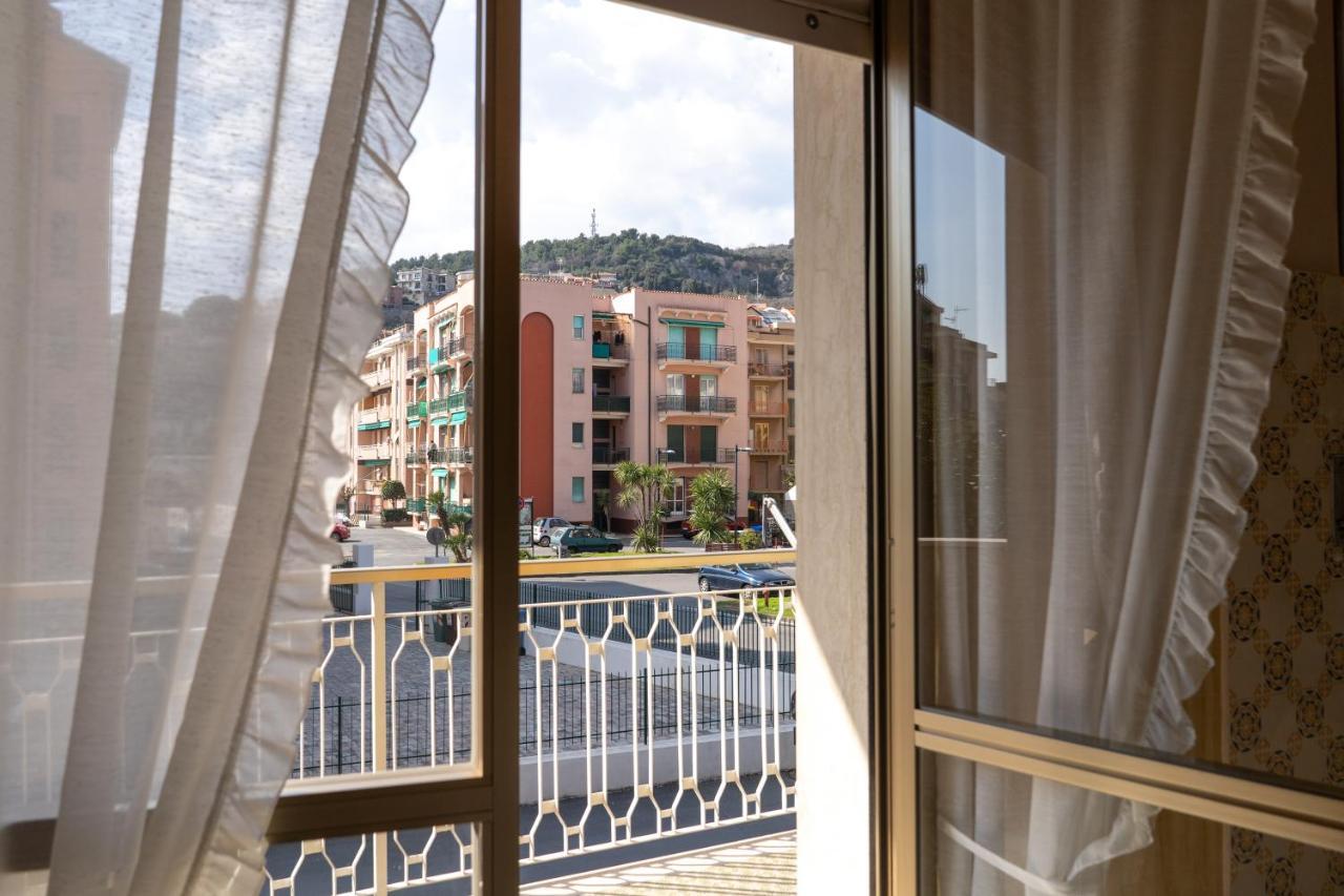 Apartamento Pietra Ligure Downtown Convenience -Free Parking Exterior foto