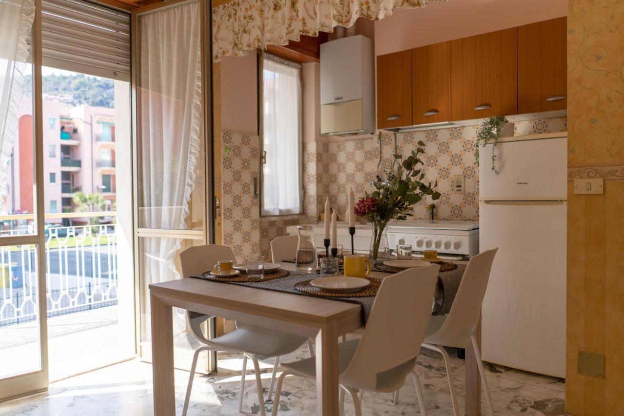 Apartamento Pietra Ligure Downtown Convenience -Free Parking Exterior foto